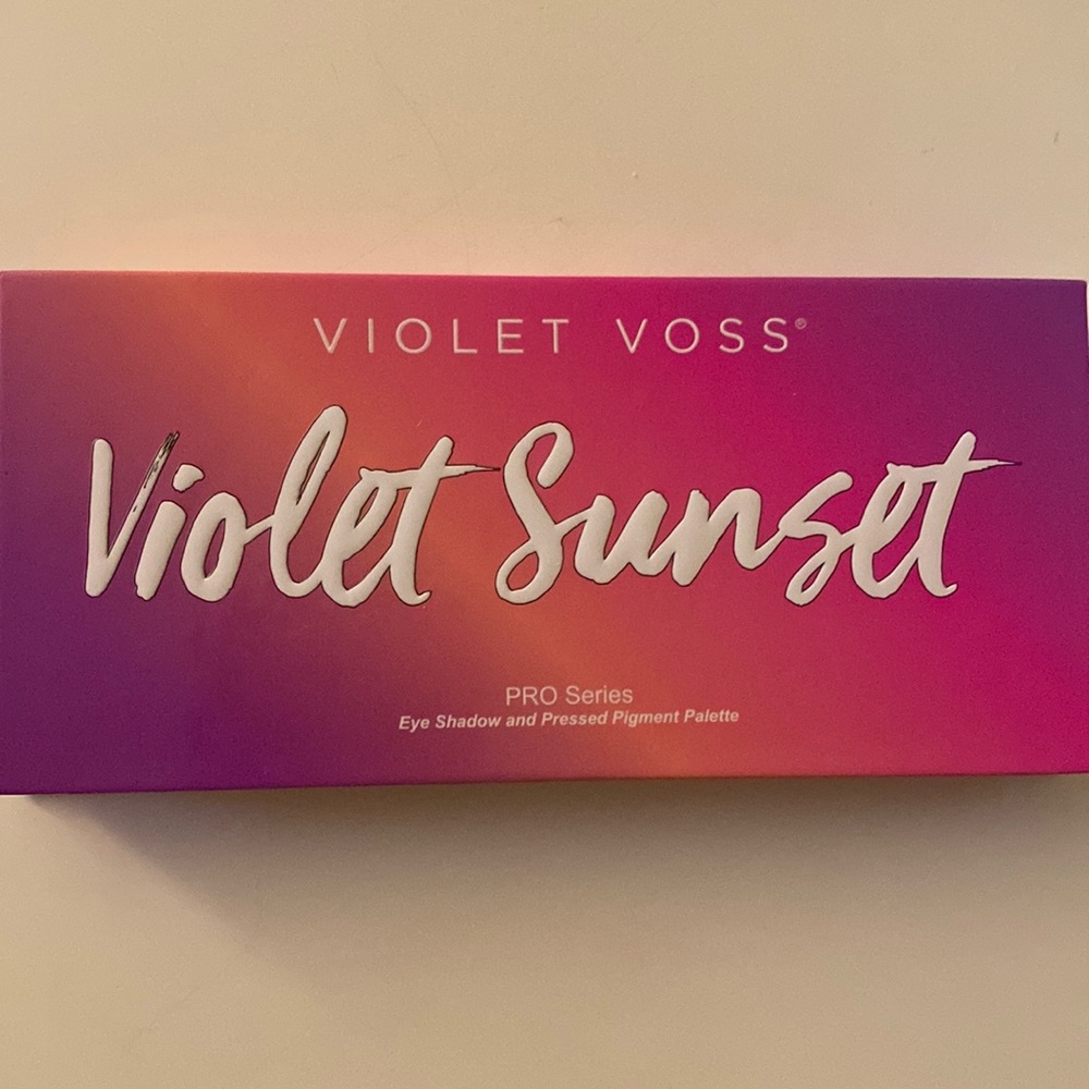 Eyeshadow pallet Violet Voss